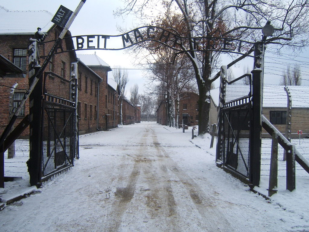 Auschwitz I entrance snow.jpg